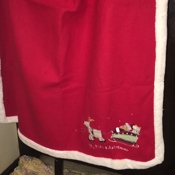 “My First Christmas” embroidered fleece blanket - Picture 5 of 6